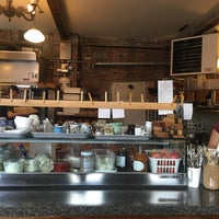 4/2/2016 tarihinde ConsultantLiferziyaretçi tarafından Five Points Bakery &amp;amp; Toast Cafe'de çekilen fotoğraf