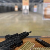Foto diambil di Silver Eagle Group Shooting Range &amp;amp; Training Facility oleh M. pada 5/10/2022