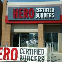รูปภาพถ่ายที่ Hero Certified Burgers โดย William Y. เมื่อ 4/13/2013