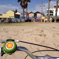 Photo taken at Venice Beach by lorelo . on 3/31/2016