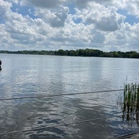 รูปภาพถ่ายที่ Rose&amp;#39;s on Reeds Lake โดย Trish L. เมื่อ 8/6/2022