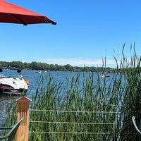 รูปภาพถ่ายที่ Rose&amp;#39;s on Reeds Lake โดย Trish L. เมื่อ 7/9/2022