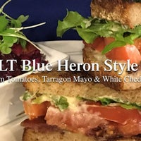 2/24/2018 tarihinde Julie W.ziyaretçi tarafından Blue Heron Cafe'de çekilen fotoğraf