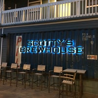Photo taken at Scotty&amp;#39;s Brewhouse by Miriam B. on 4/1/2017