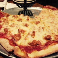 Снимок сделан в Chuck&amp;#39;s Italian Restaurant пользователем Amy 6/26/2015