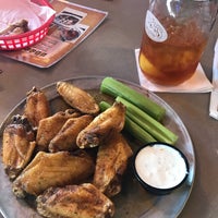 Photo taken at Pluckers Wing Bar by Matt H. on 1/9/2019