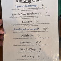 Foto tirada no(a) Runway Cafe por Scott C. em 2/11/2023