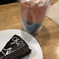 Das Foto wurde bei Arya’s Coffee &amp;amp; Tea von Ayra P. am 8/25/2018 aufgenommen