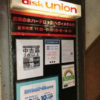 Photo taken at disk union お茶の水HARD ROCK/HEAVY METAL館 by Mitsuhiro K. on 8/15/2022