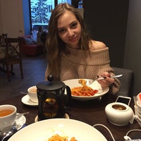 Photo taken at Coffee&amp;#39;n&amp;#39;book Белая Ворона by Lina🐰 on 1/8/2018