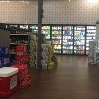 6/22/2018 tarihinde Chris B.ziyaretçi tarafından Redstone Liquors'de çekilen fotoğraf