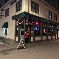 Photo taken at Manhattan Pizza &amp;amp; Pub by Chris B. on 10/27/2018