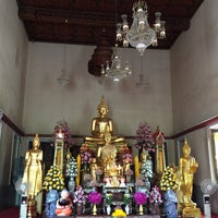 Photo taken at Wat Yannawa by A_Oup on 9/12/2015