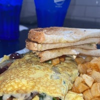 Photo taken at South Street Diner by ل on 8/28/2021