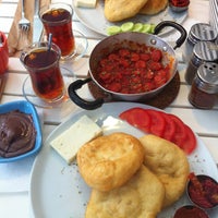 Photo taken at Pişi Breakfast &amp;amp; Burger by Selen S. on 4/23/2013