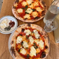 10/23/2022 tarihinde Monica E.ziyaretçi tarafından Pizzeria Delfina'de çekilen fotoğraf