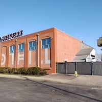 Foto diambil di Iron Hill Brewery &amp;amp; Restaurant oleh Sean T M. pada 12/20/2022