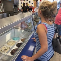 8/10/2017 tarihinde Nicky D.ziyaretçi tarafından Sundaes The Ice Cream Place'de çekilen fotoğraf