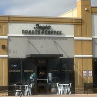 1/25/2024 tarihinde Elizabeth B.ziyaretçi tarafından Bougie&amp;#39;s Donuts &amp;amp; Coffee'de çekilen fotoğraf
