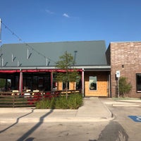 Foto tirada no(a) Hat Creek Burger Co. por Elizabeth B. em 7/6/2019
