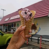 Photo taken at Magic Fountain Ice Cream by Linds on 7/11/2020