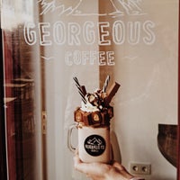 3/9/2018 tarihinde Georgeous Coffeeziyaretçi tarafından Georgeous Coffee'de çekilen fotoğraf
