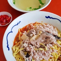 Photo taken at 五十八 58 Minced Meat Noodles by Maison J. on 9/6/2018