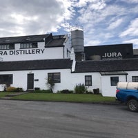 Foto diambil di Jura Distillery oleh Michael S. pada 6/12/2019