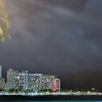 รูปภาพถ่ายที่ Outrigger Reef Waikiki Beach Resort โดย James C. เมื่อ 8/9/2022
