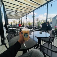 Foto tirada no(a) Starbucks por Mohaned K. em 3/25/2022