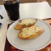 Photo taken at Pizza Hut by Hilal Y. on 5/2/2013
