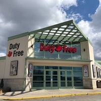 Foto tirada no(a) Niagara Falls Duty Free Shop por Andre d. em 4/3/2019