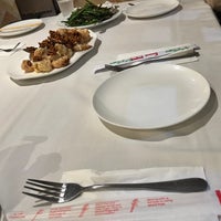 Foto diambil di Newport Tan Cang Seafood Restaurant oleh はと。 pada 2/20/2023