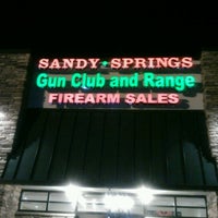 Foto tirada no(a) Sandy Springs Gun Club And Range por Barbara G. em 2/19/2013