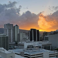 4/23/2021 tarihinde Spencerziyaretçi tarafından Embassy Suites by Hilton Waikiki Beach Walk'de çekilen fotoğraf