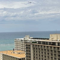 4/21/2021 tarihinde Spencerziyaretçi tarafından Embassy Suites by Hilton Waikiki Beach Walk'de çekilen fotoğraf