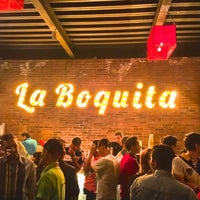 รูปภาพถ่ายที่ La Boquita Seafood &amp; Drinks โดย Héctor Á. เมื่อ 2/7/2016