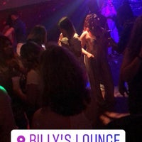 Foto tomada en Billy&amp;#39;s Lounge  por A R. el 7/15/2021