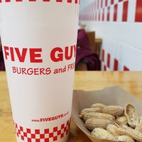 Photo taken at Five Guys by Daniel ダニエル on 10/9/2018