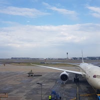 Photo taken at Gate 10 by Daniel ダニエル on 7/26/2019