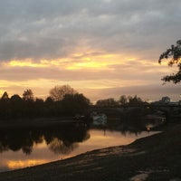 Photo taken at Thames Path by Daniel ダニエル on 11/2/2014