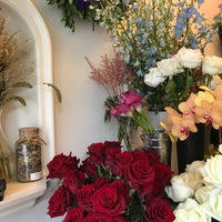Снимок сделан в Le Bouquet Flower Shop пользователем Brittany G. 8/20/2017