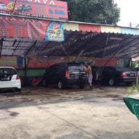 Photo taken at Suranta Jaya (24 hours Car Wash) by Rizal E. on 6/11/2013