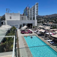 Foto diambil di The Lounge &amp;amp; WET at W Hollywood oleh Kevin J. pada 7/7/2022