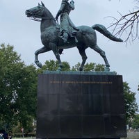 Photo taken at Simon Bolivar Statue by AK 🇸🇦 on 10/1/2022
