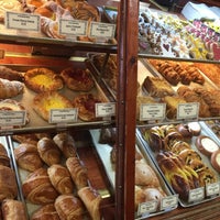 2/5/2015 tarihinde Gaby C.ziyaretçi tarafından La Tropezienne Bakery'de çekilen fotoğraf