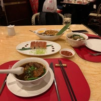 Снимок сделан в Red 8 Asian Bistro пользователем 겨울 정. 12/6/2019