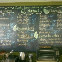 3/6/2013 tarihinde Antonio S.ziyaretçi tarafından Café-Tienda solidaria &amp;quot;El árbol&amp;quot;'de çekilen fotoğraf