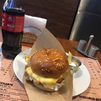 Photo taken at Fat Daddy Burgers by Sur A. on 12/6/2018
