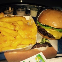 Foto tirada no(a) Hollywood Burger هوليوود برجر por Elena em 2/27/2015